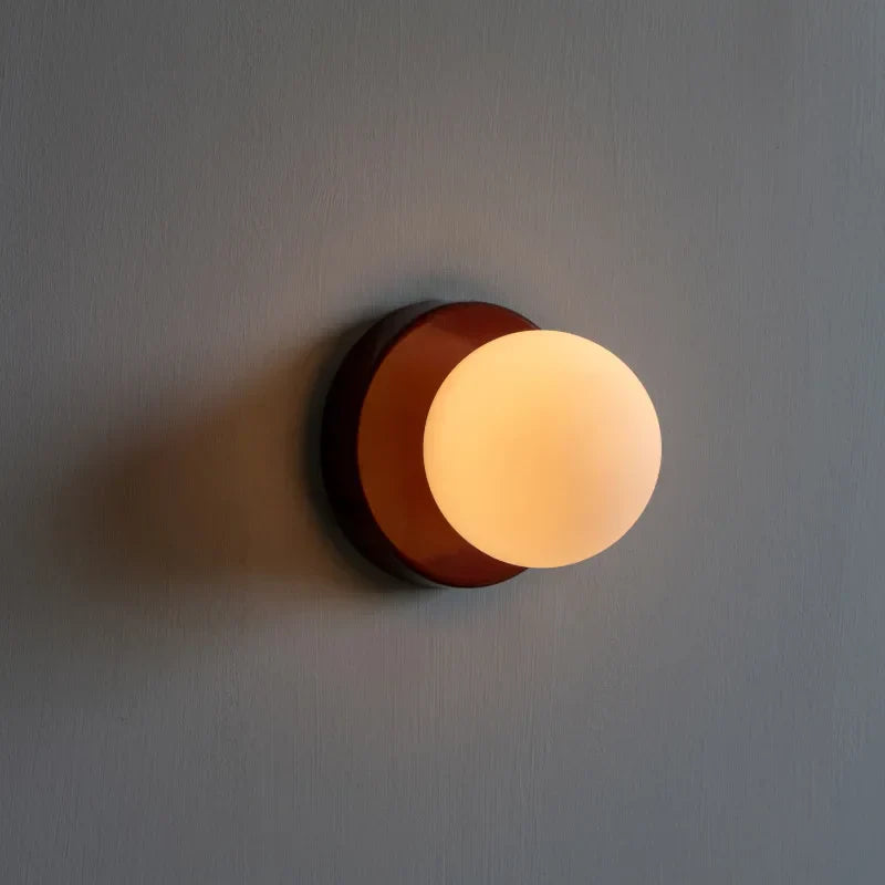 Arandela LED Minimalista Colorida Vidro: Iluminação com Estilo Moderno