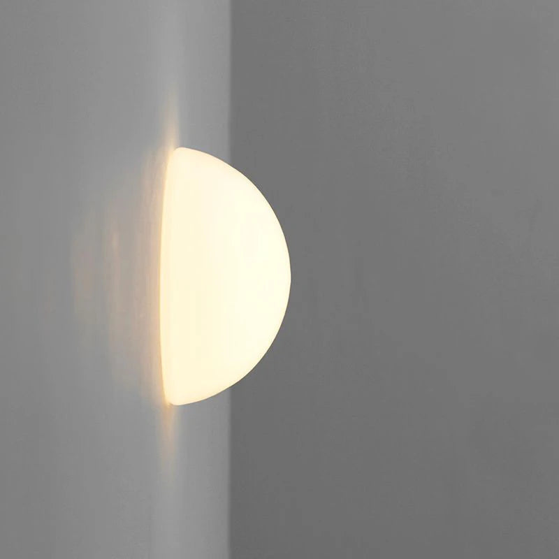 Arandela de Parede Nórdica Redonda em Vidro Leitoso