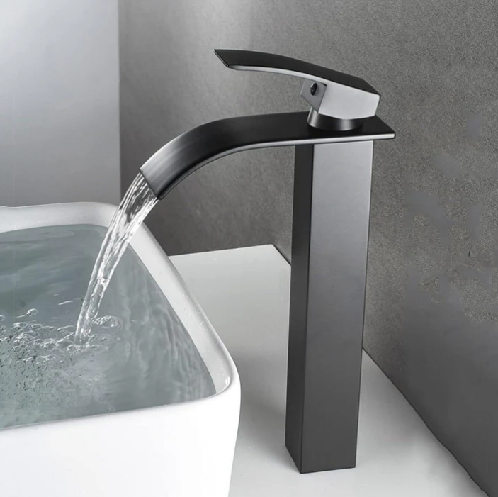 Torneira Cascata Com Sensor Évora – Design Minimalista em Aço Escovado