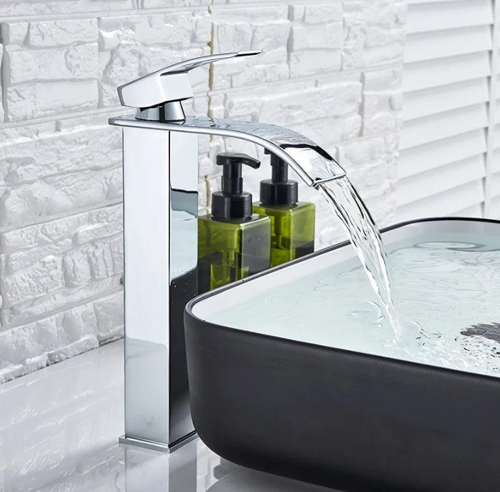 Torneira Cascata Com Sensor Évora – Design Minimalista em Aço Escovado