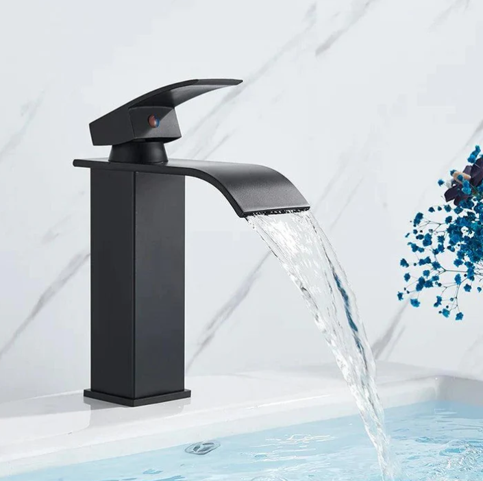 Torneira Cascata Com Sensor Évora – Design Minimalista em Aço Escovado