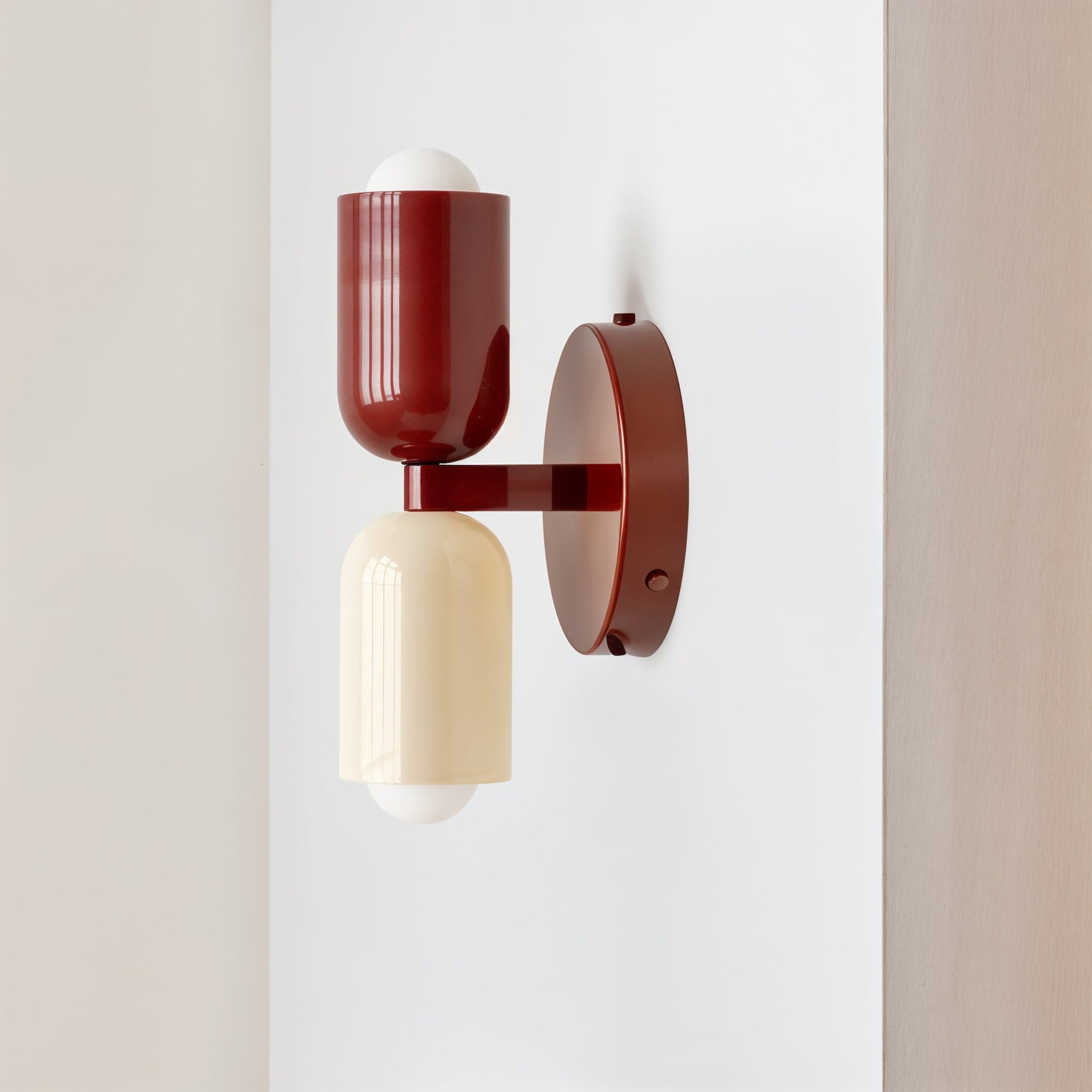 Arandela DuoTone – Design Moderno com Iluminação Bidirecional Sem Fio