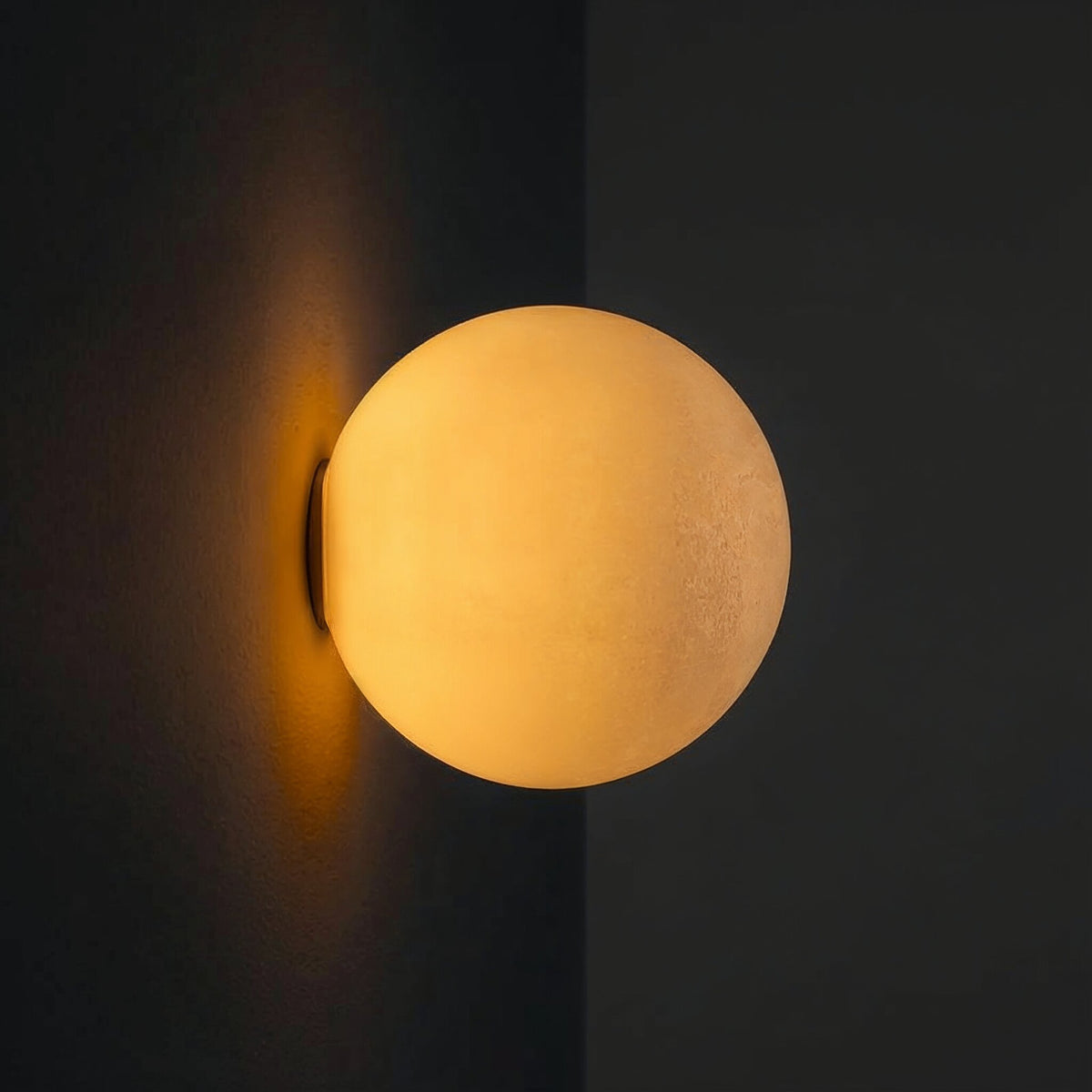 Arandela de Parede Bola em Vidro Soprado com Luz Quente ou Fria Bivolt Orb