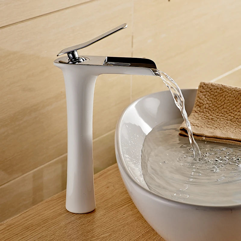 Torneira Cascata para Banheiro Monocomando com Valvula Ceramica em Metal Elegance