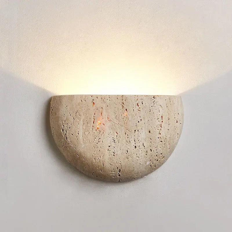 Arandela de Parede em Pedra Natural Travertino com LED Bivolt Formato Meia Lua Satori