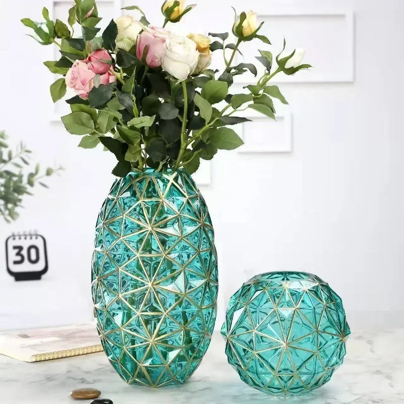 Vaso Diamante Noir – Escultura Decorativa em Vidro com Detalhes Dourados