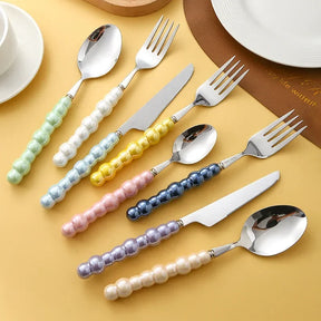 Conjunto de Talheres ColorPearl Delight – Estilo & Elegância em Cada Detalhe