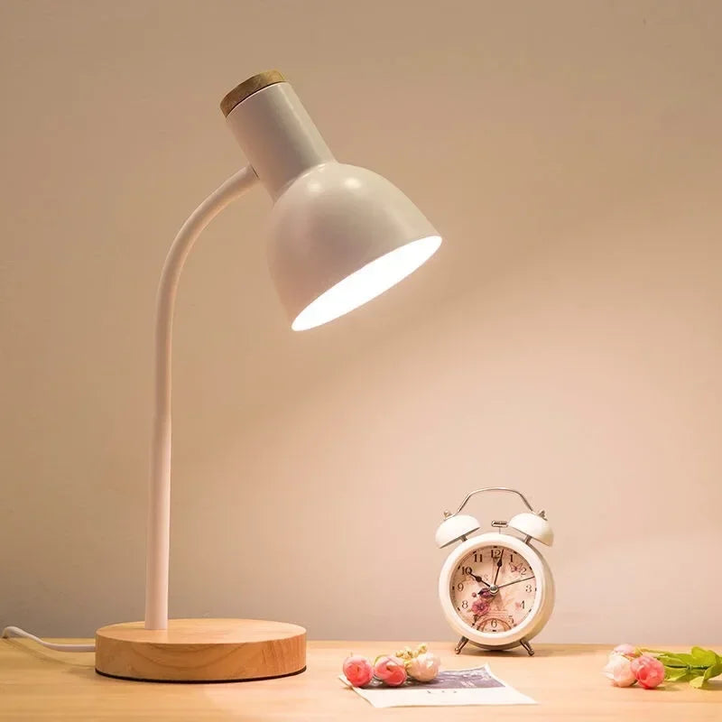 Luminária de Mesa LED Nordic Base em Madeira