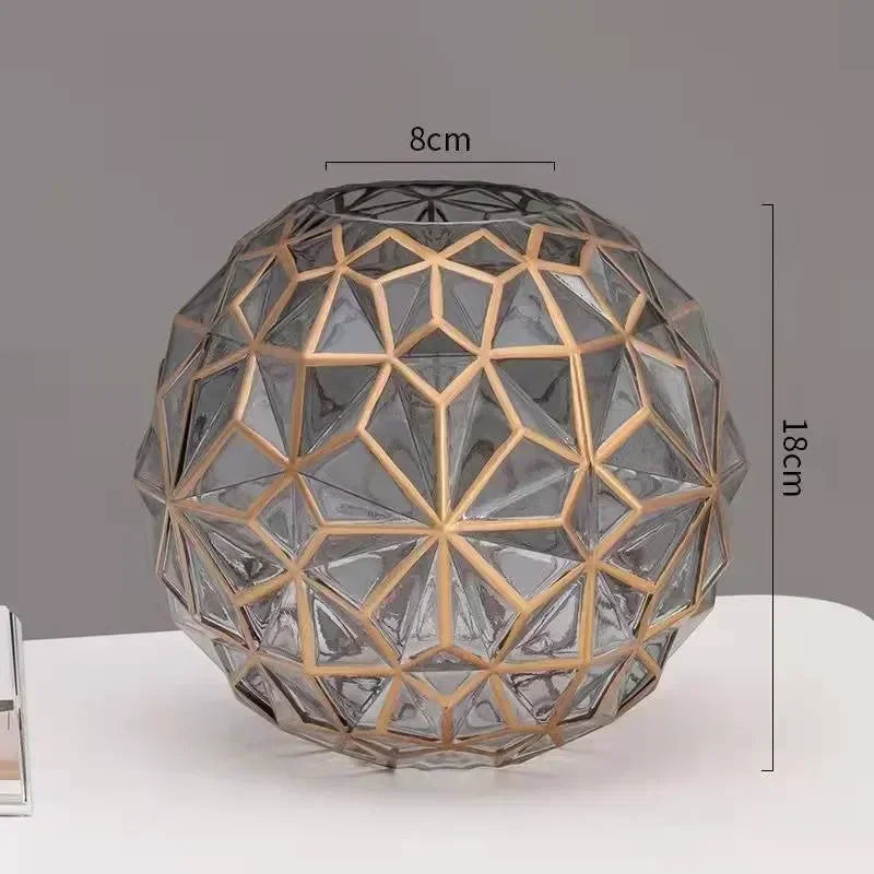 Vaso Diamante Noir – Escultura Decorativa em Vidro com Detalhes Dourados