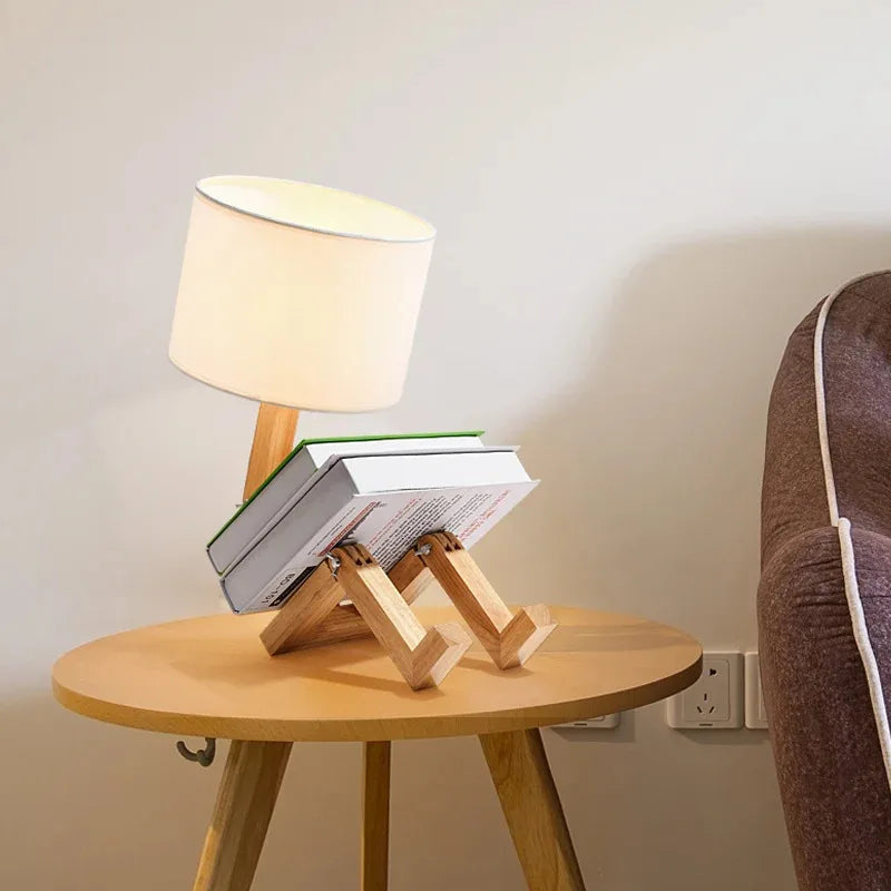 Luminaria de Mesa Articulada em Madeira com LED Formato Robo Nordic