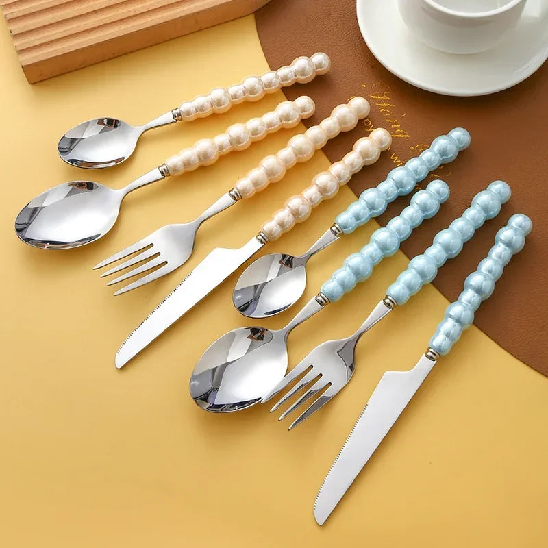 Conjunto de Talheres ColorPearl Delight – Estilo & Elegância em Cada Detalhe