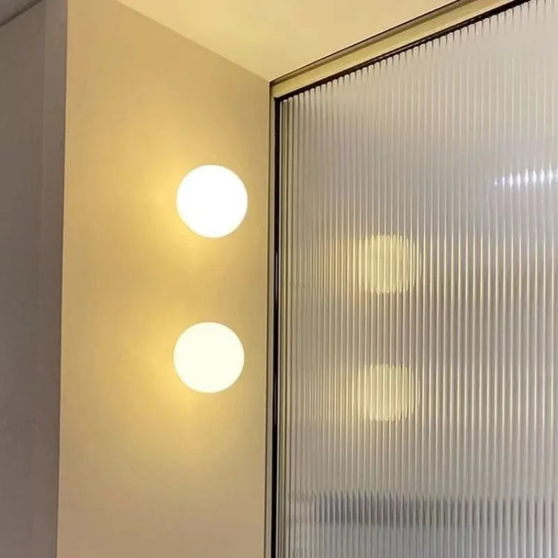 Arandela de Parede Bola em Vidro Soprado com Luz Quente ou Fria Bivolt Orb