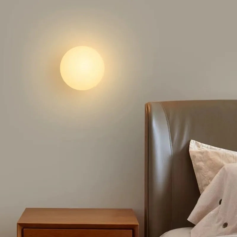 Arandela de Parede Bola em Vidro Soprado com Luz Quente ou Fria Bivolt Orb