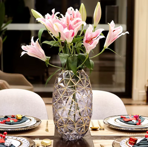 Vaso Diamante Noir – Escultura Decorativa em Vidro com Detalhes Dourados