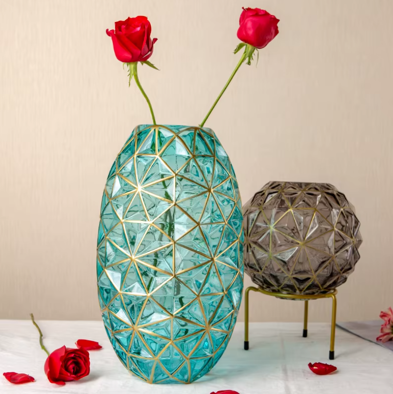 Vaso Diamante Noir – Escultura Decorativa em Vidro com Detalhes Dourados