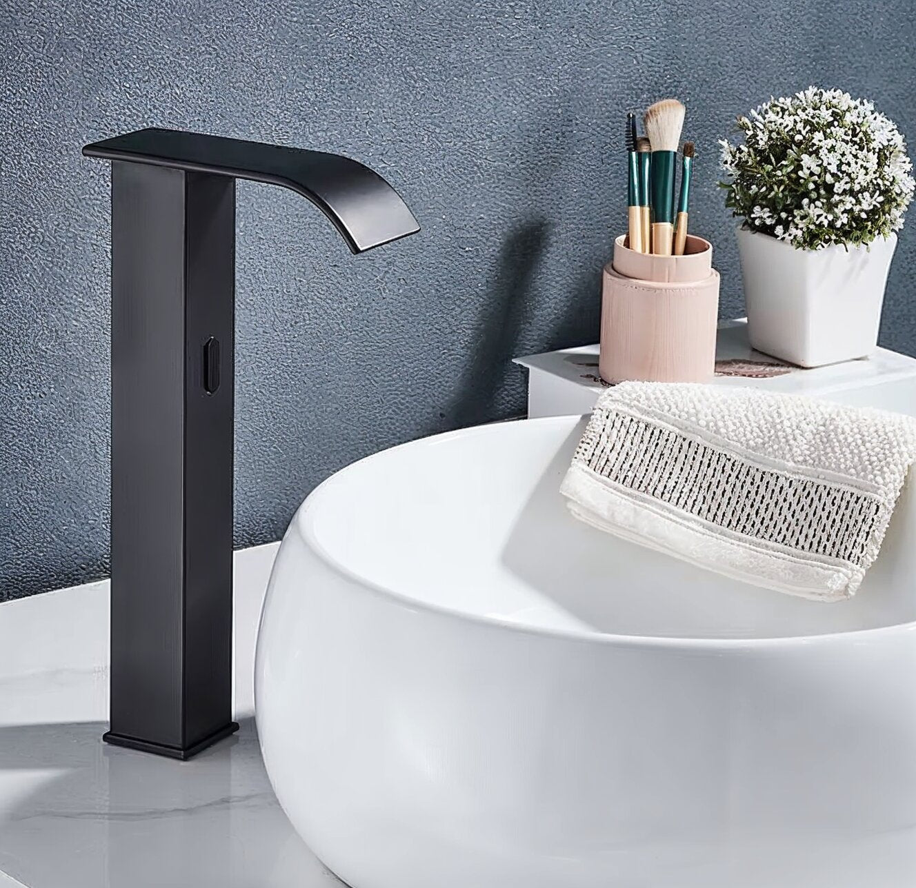 Torneira Cascata para Banheiro com Sensor Automático em Metal Escovado Evora