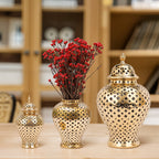 Vaso Imperial Arabesco – Cerâmica Dourada com Design Vazado