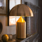 Luminária Dome Lux – Design Escultórico em Dourado Metálico