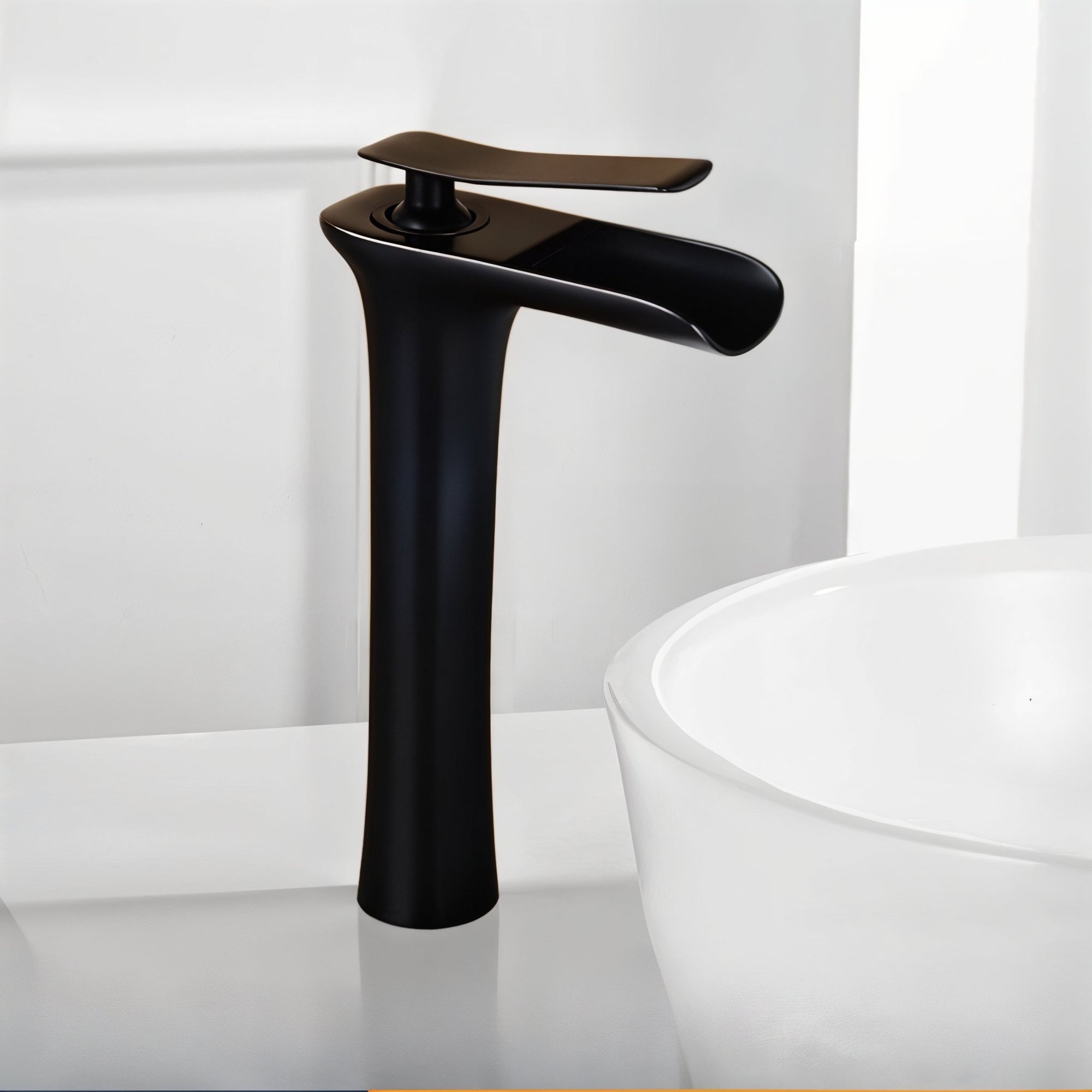 Torneira Cascata para Banheiro Monocomando com Valvula Ceramica em Metal Elegance
