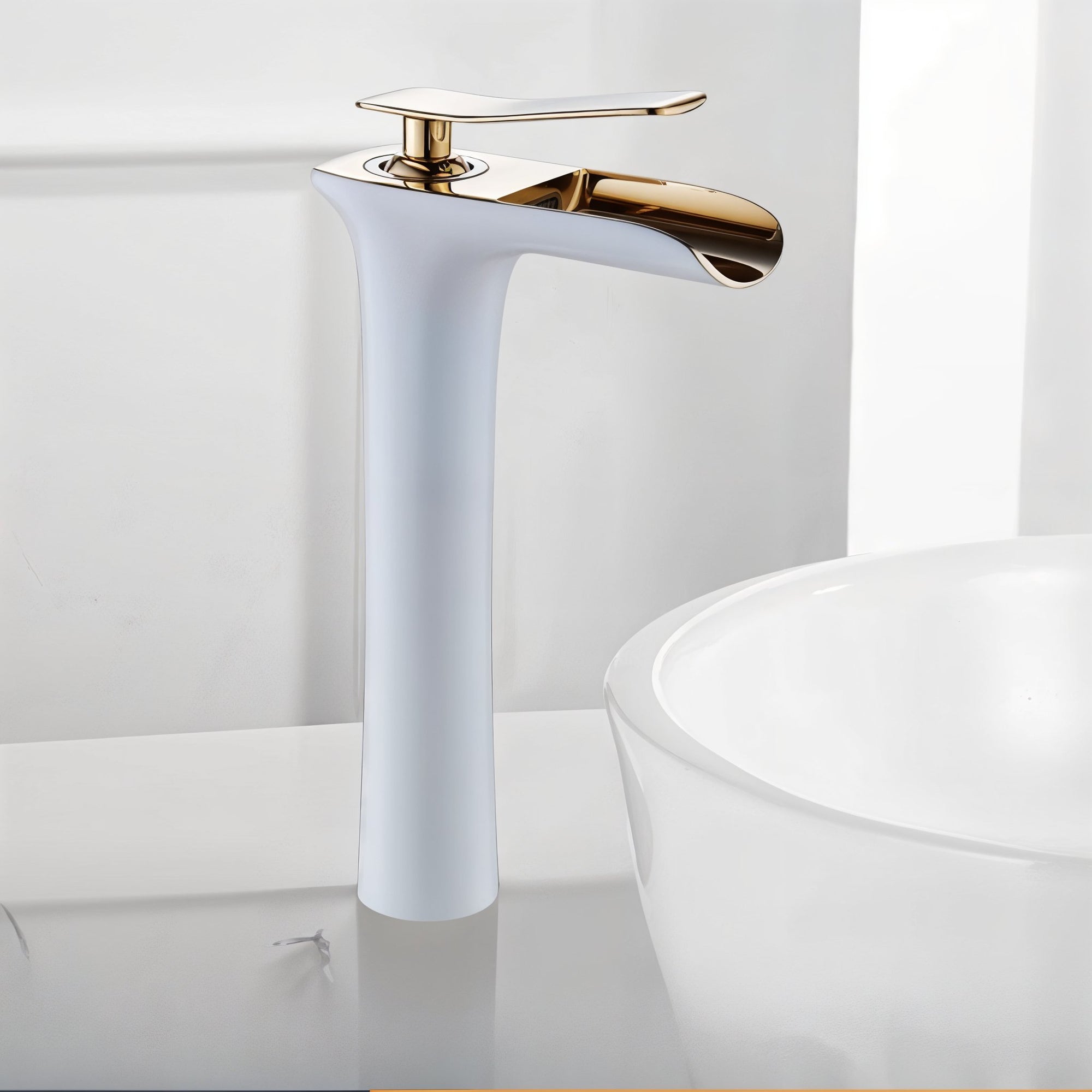 Torneira Cascata para Banheiro Monocomando com Valvula Ceramica em Metal Elegance