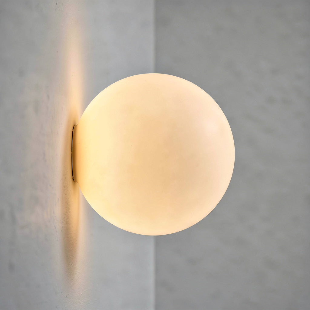 Arandela de Parede Bola em Vidro Soprado com Luz Quente ou Fria Bivolt Orb