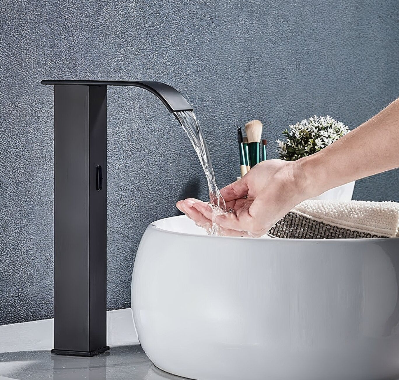 Torneira Cascata para Banheiro com Sensor Automático em Metal Escovado Evora