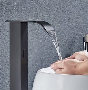 Torneira Cascata para Banheiro com Sensor Automático em Metal Escovado Evora