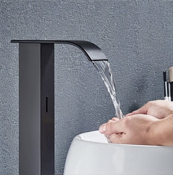 Torneira Cascata para Banheiro com Sensor Automático em Metal Escovado Evora